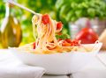 Итальянская кулинария: спагетти с помидорами и чесноком