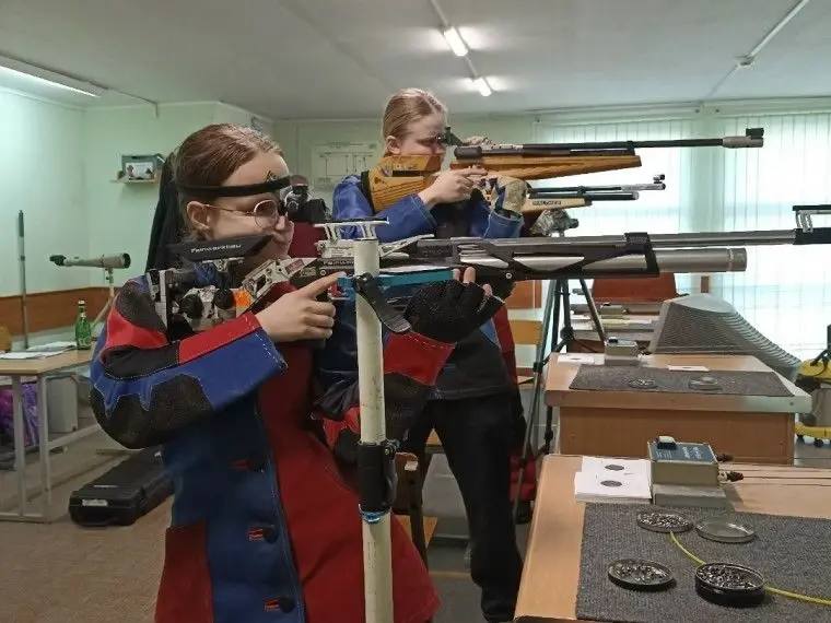 С 12 по 15 марта обучающиеся клуба «Юный стрелок»Военнопатриотического центра «Патриот» приняли участие в Чемпионате и личнокомандном первенстве Псковской области по пулевой стрельбе