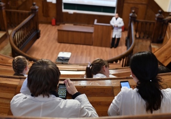 Рособрнадзор призывает к соблюдению стандартов в трёх вузах