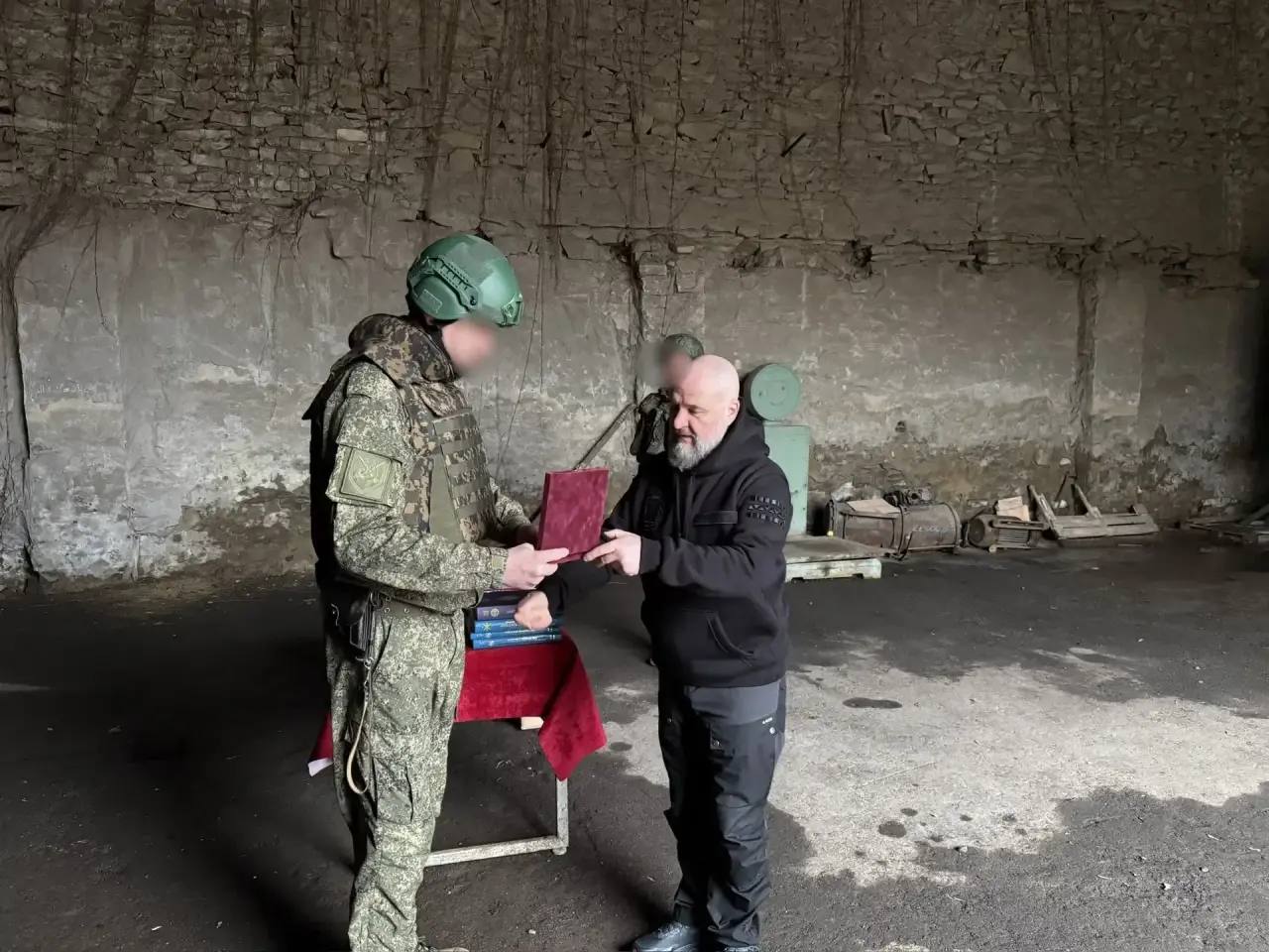 Михаил Ведерников: По моему поручению Руководитель Аппарата Правительства Псковской области Андрей ВЬЮНОВ посетил пункт временной дислокации 77-го гвардейского зенитного ракетного полка, чтобы лично вручить бойцам... Михаил Ведерников: По моему поручению Руководитель Аппарата Правительства Псковской области Андрей ВЬЮНОВ посетил пункт временной дислокации 77-го гвардейского зенитного ракетного полка, чтобы лично вручить бойцам...