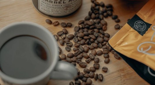 Почему к кофе подают воду и как это влияет на вкус