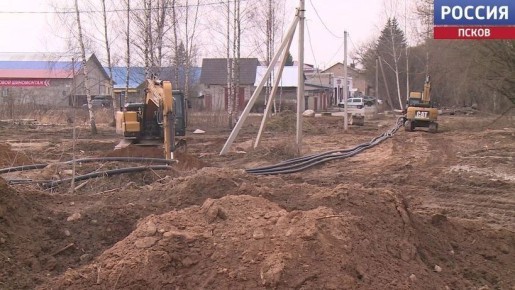 В Пскове устраняют последствия аварии на участке строительства транспортной развязки на Северном обходе в районе Рижской трассы