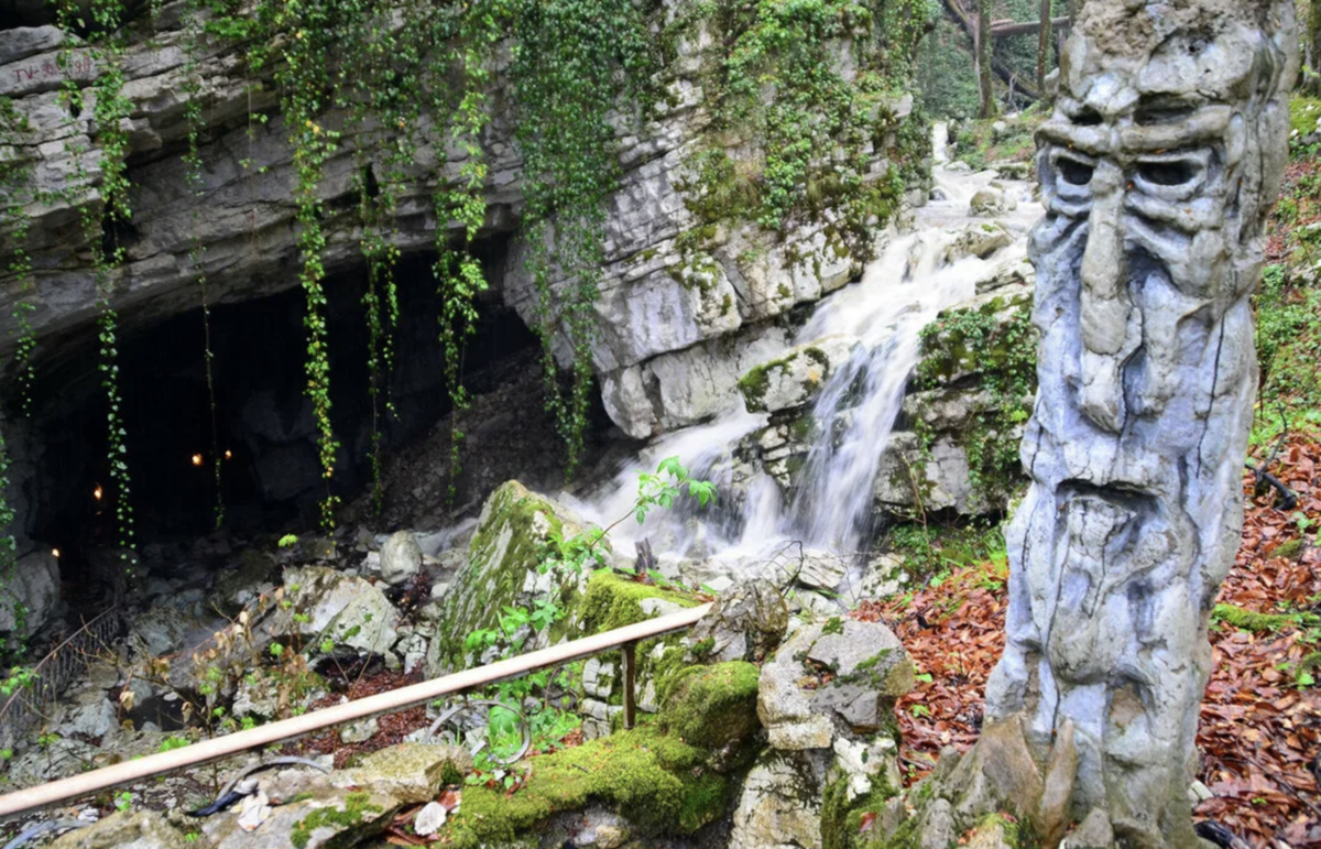 Секреты Воронцовских пещер: удивительное подземелье Кавказа