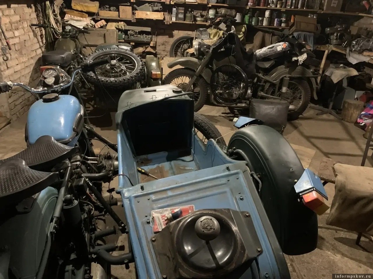 Житель деревни Сутоки Себежского района Александр Егоров восстанавливает советские мотоциклы для отправки в зону СВО Житель деревни Сутоки Себежского района Александр Егоров восстанавливает советские мотоциклы для отправки в зону СВО