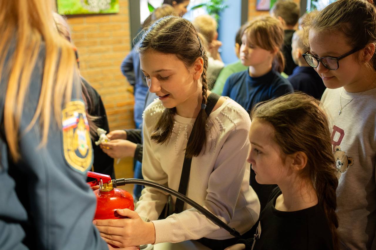 Каникулы без опасности: в Пскове прошёл образовательный форум для школьников Каникулы без опасности: в Пскове прошёл образовательный форум для школьников