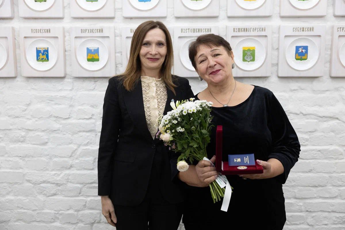 Наши работники культуры – это настоящие профессионалы, которые с блеском справляются с самыми сложными задачами Наши работники культуры – это настоящие профессионалы, которые с блеском справляются с самыми сложными задачами