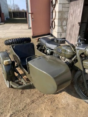 Житель деревни Сутоки Себежского района Александр Егоров восстанавливает советские мотоциклы для отправки в зону СВО