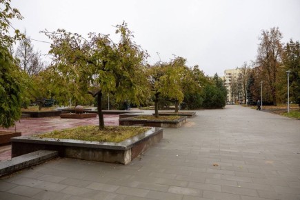 В Пскове благоустраивают сквер у гостиницы «Рижская»