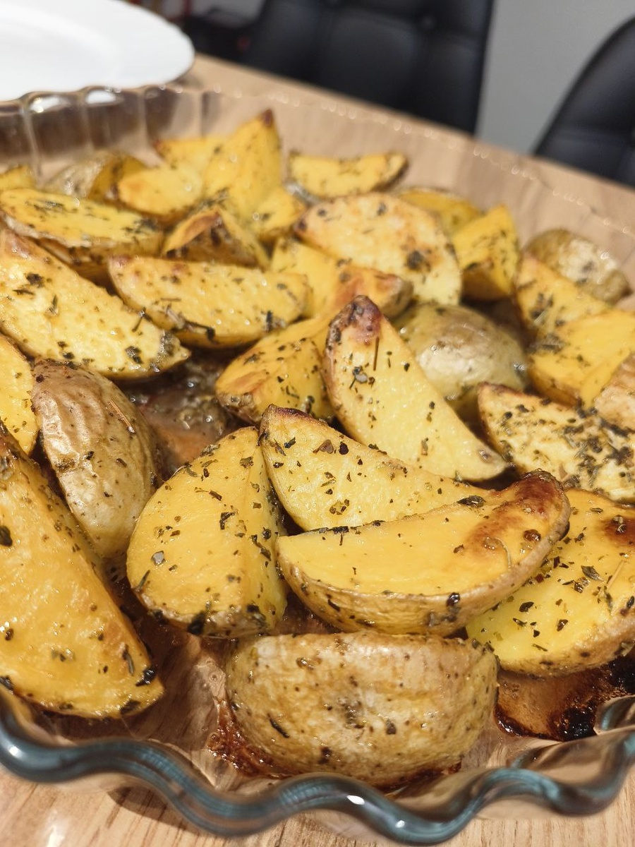 Традиционная картошка по-деревенски: хруст и тепло в каждой дольке