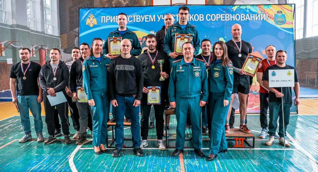 От гирь до медалей. Вчера в Главном управлении состоялся чемпионат по гиревому спорту с участием команд 1-го и 2-го пожарно-спасательных отрядов, управления надзорной деятельности и профилактической работы, управлений и... От гирь до медалей. Вчера в Главном управлении состоялся чемпионат по гиревому спорту с участием команд 1-го и 2-го пожарно-спасательных отрядов, управления надзорной деятельности и профилактической работы, управлений и...