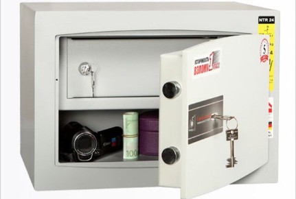 Как выбрать надежный взломостойкий сейф для дома: советы и модели