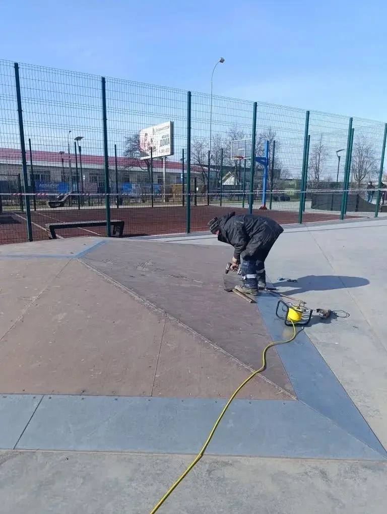 Ремонтные работы проводятся сразу в двух скейт-парках Пскова Ремонтные работы проводятся сразу в двух скейт-парках Пскова