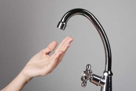 6 домов на Завеличье в Пскове временно отключили от водоснабжения