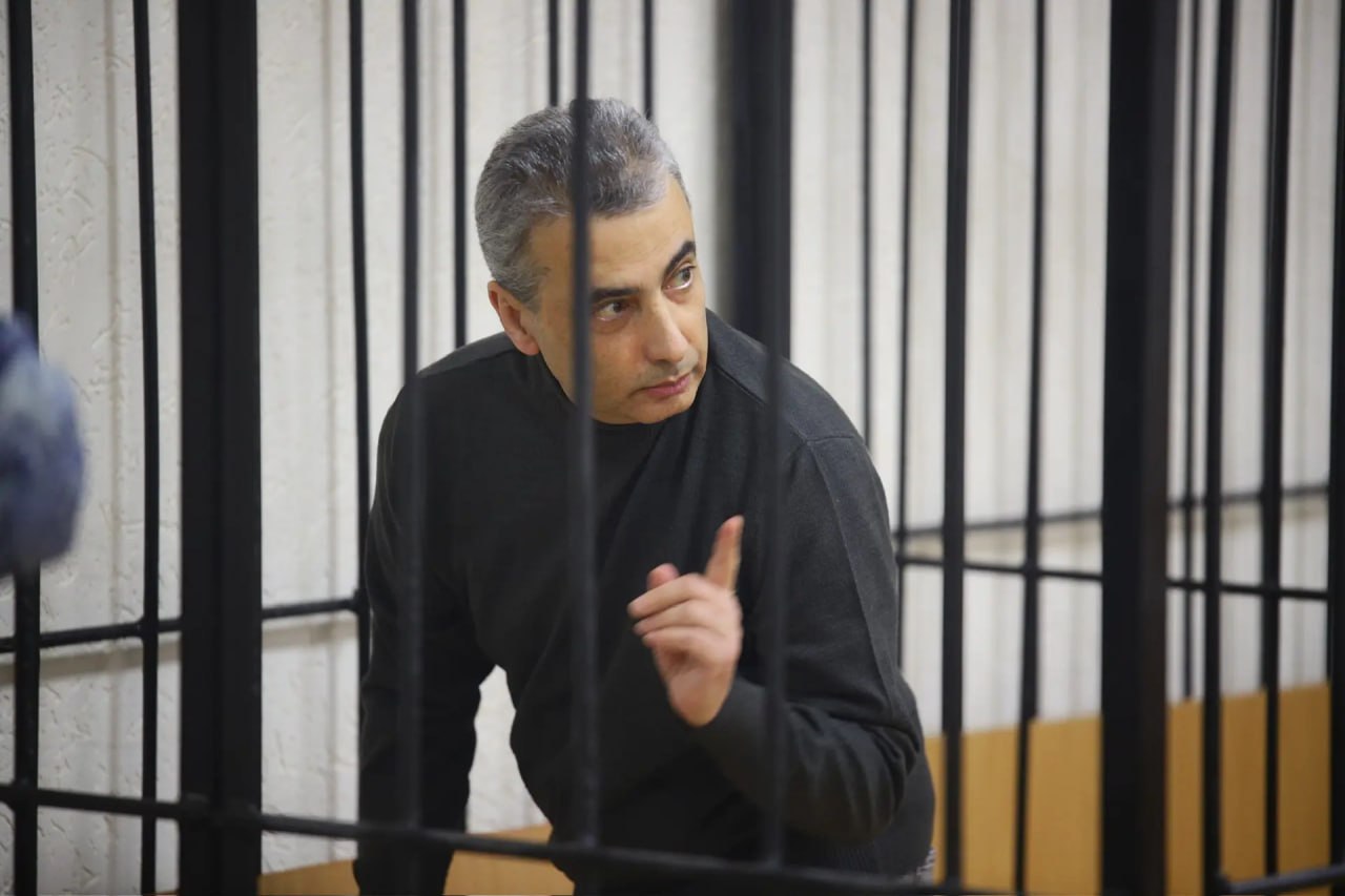 Суд по продлению меры пресечения Льву Шлосбергу* стартовал в Пскове Суд по продлению меры пресечения Льву Шлосбергу* стартовал в Пскове