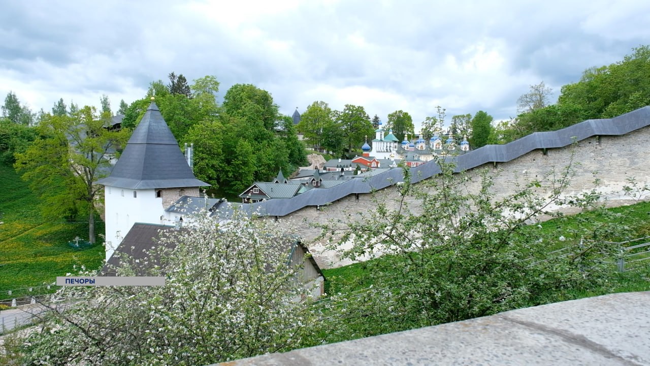 Прогуляться по набережной, встретить лебедей, посетить музеи и насладиться красотами Псковской области Прогуляться по набережной, встретить лебедей, посетить музеи и насладиться красотами Псковской области