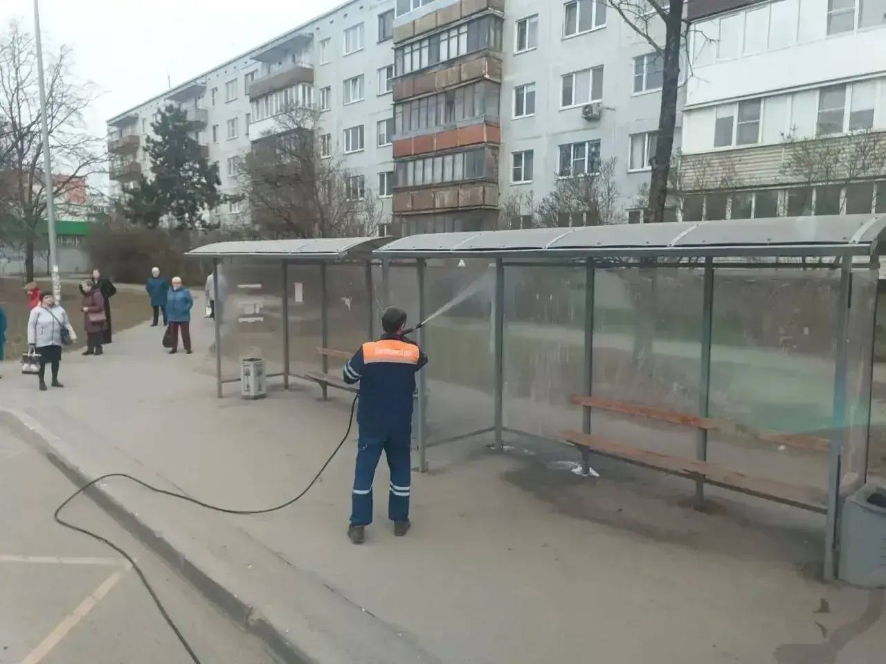 Елкин Борис: Коммунальщики продолжают борьбу с грязью и мусором на улицах города Елкин Борис: Коммунальщики продолжают борьбу с грязью и мусором на улицах города