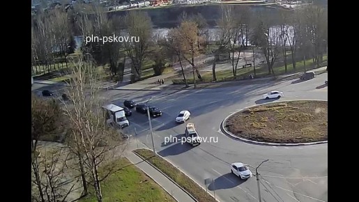 Классика псковского ДТП. Когда, казалось бы, ничего не предвещало, но участники все равно нашли возможность навести суету на ровном месте