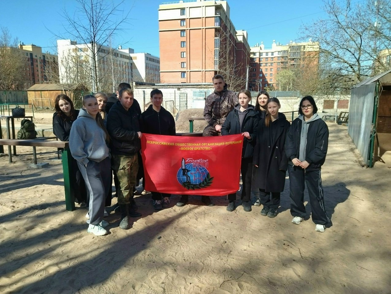 В Пскове ветеран "Боевого братства" провел урок мужества для студентов кооперативного техникума