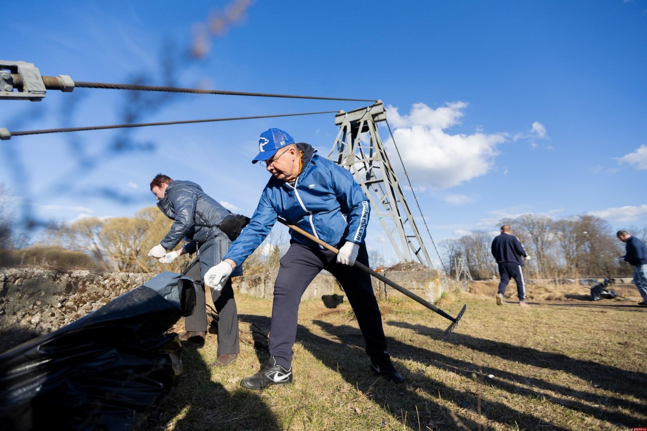 Вклад каждого: как субботники помогают делать Псков красивее и чище Вклад каждого: как субботники помогают делать Псков красивее и чище
