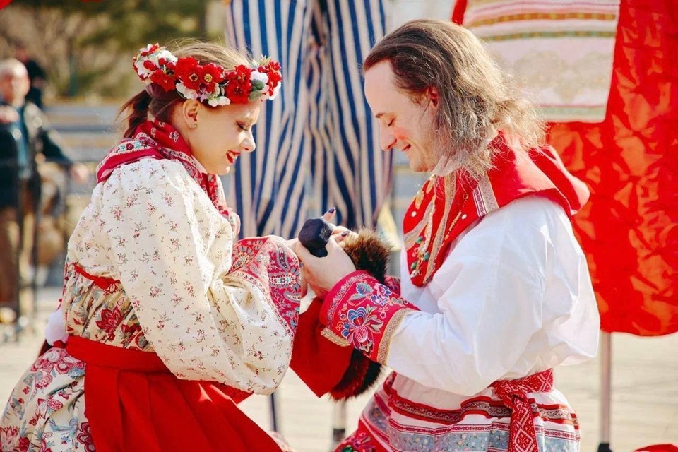 На Московской Масленице в Пекине прозвучало романтическое предложение руки и сердца