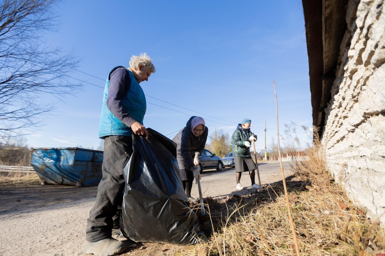 Вклад каждого: как субботники помогают делать Псков красивее и чище Вклад каждого: как субботники помогают делать Псков красивее и чище
