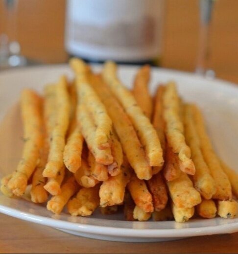 Неожиданное лакомство: сырная соломка, превратившаяся в кулинарный хит