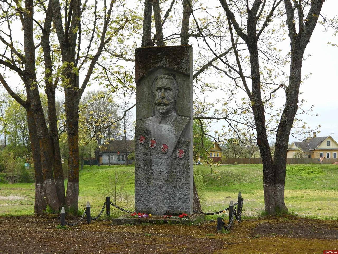 Памятник Яну Фабрициусу в Гдове заменят новым