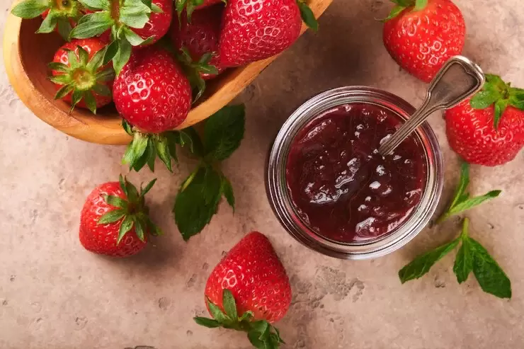 Вкусное клубничное варенье без сахара: 2 простых рецепта для экономных хозяек