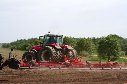 В ожидании тепла и хороших урожаев: в Псковской области стартовала посевная кампания