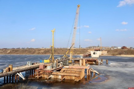 Четвёртую и пятую опоры моста возводят на Северном обходе Пскова