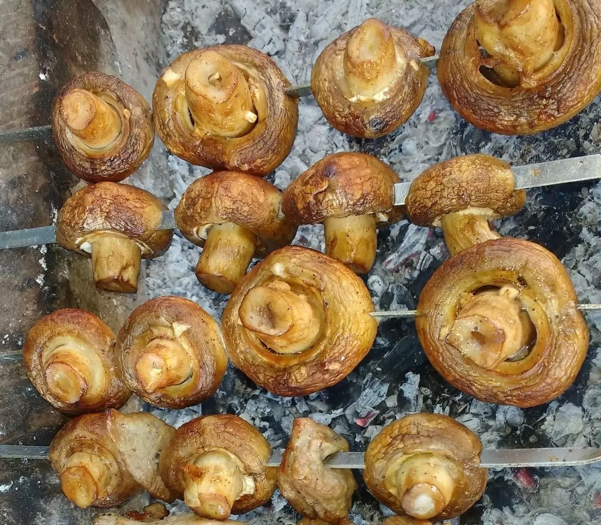 Сочные шампиньоны на мангале: идеальный гарнир для летнего шашлыка