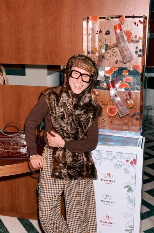 ���������������� ����������� �� ������: ���������� ����� � bar Door 2310