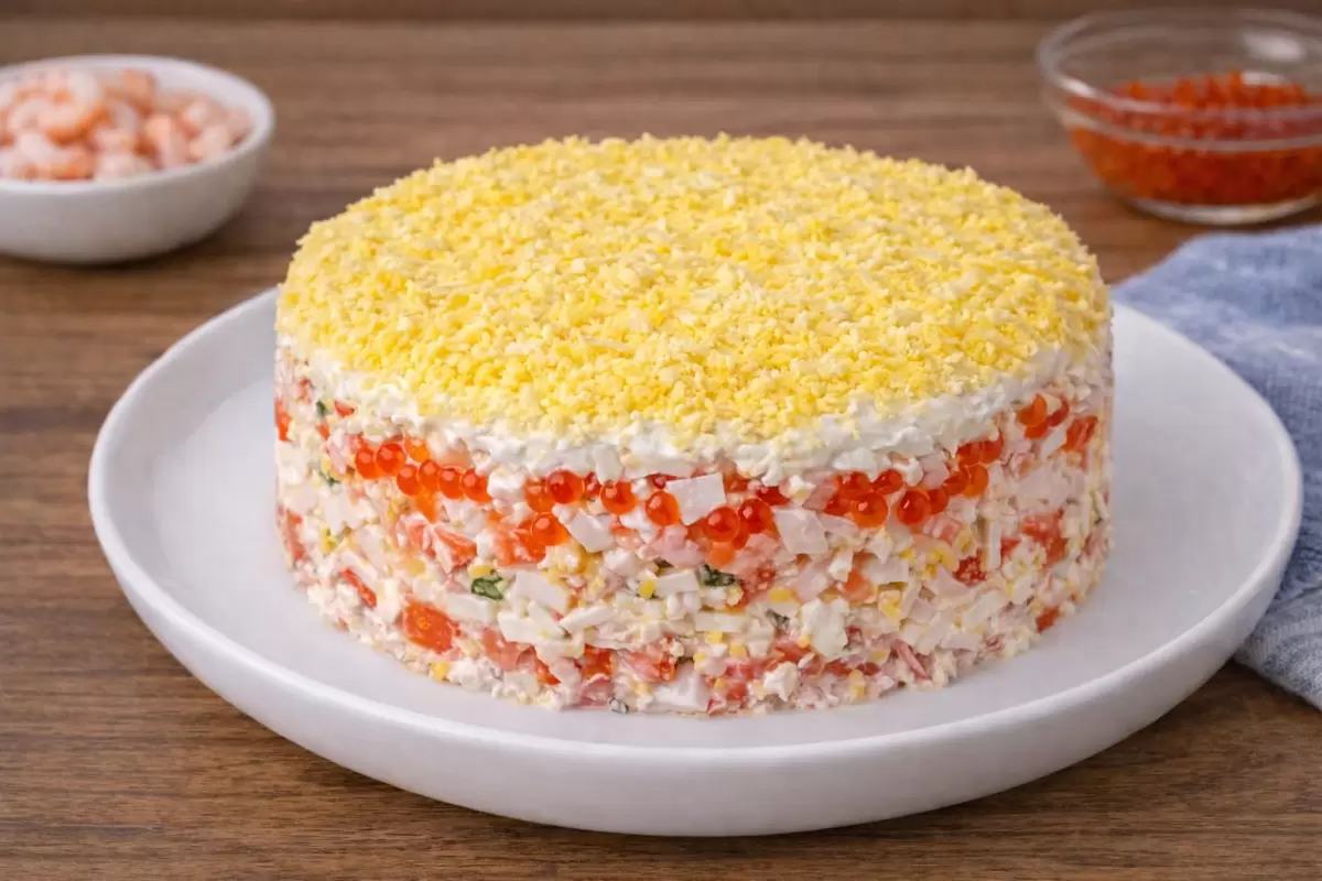 Крабовый салат "Нептун": простой рецепт, который порадует на празднике