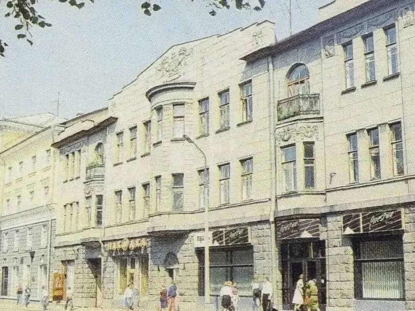 Елкин Борис: Прогуливаясь по Октябрьскому проспекту, мы ежедневно проходим мимо зданий с удивительной судьбой