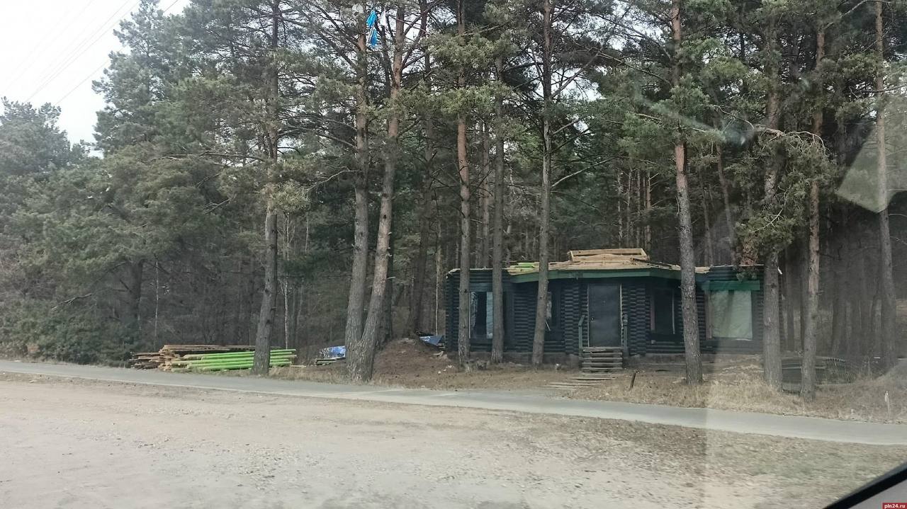 В Пскове сносят кафе «Сосновый бор»
