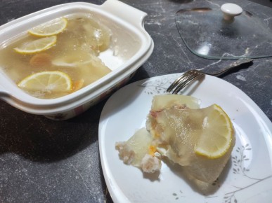 Заливная рыба: легкий ужин для гурманов