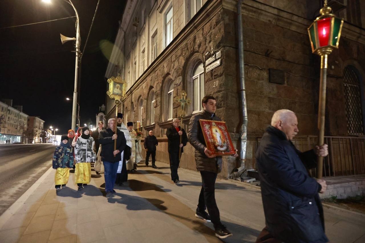 Пасхальные богослужения проходят в псковских храмах