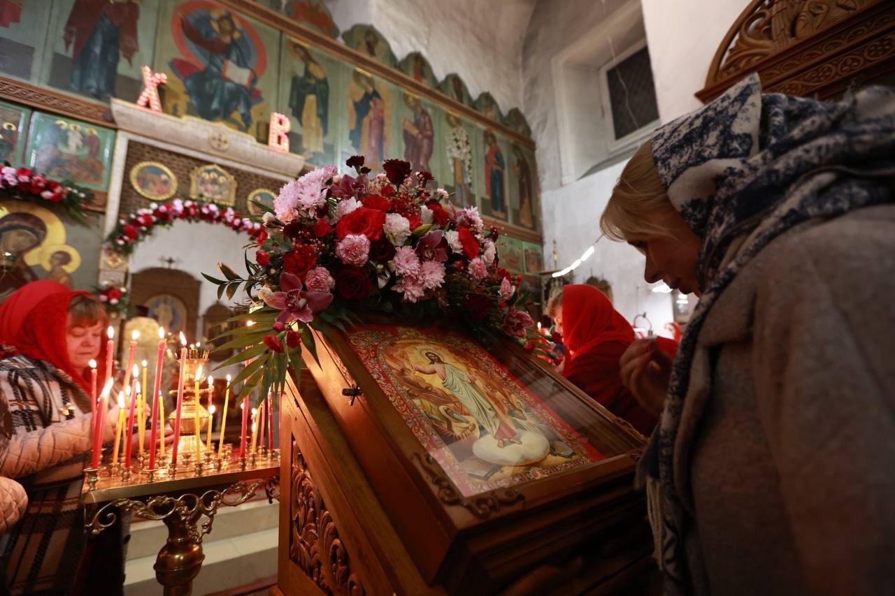 Пасхальные богослужения проходят в псковских храмах Пасхальные богослужения проходят в псковских храмах