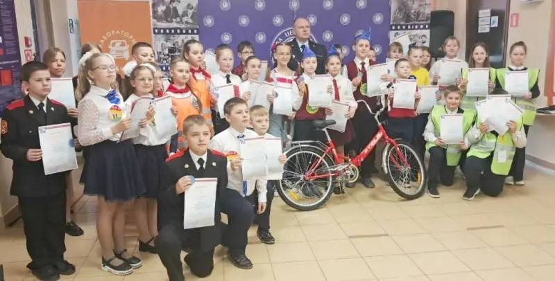 Победителям вручили главный приз - велосипед Победителям вручили главный приз - велосипед