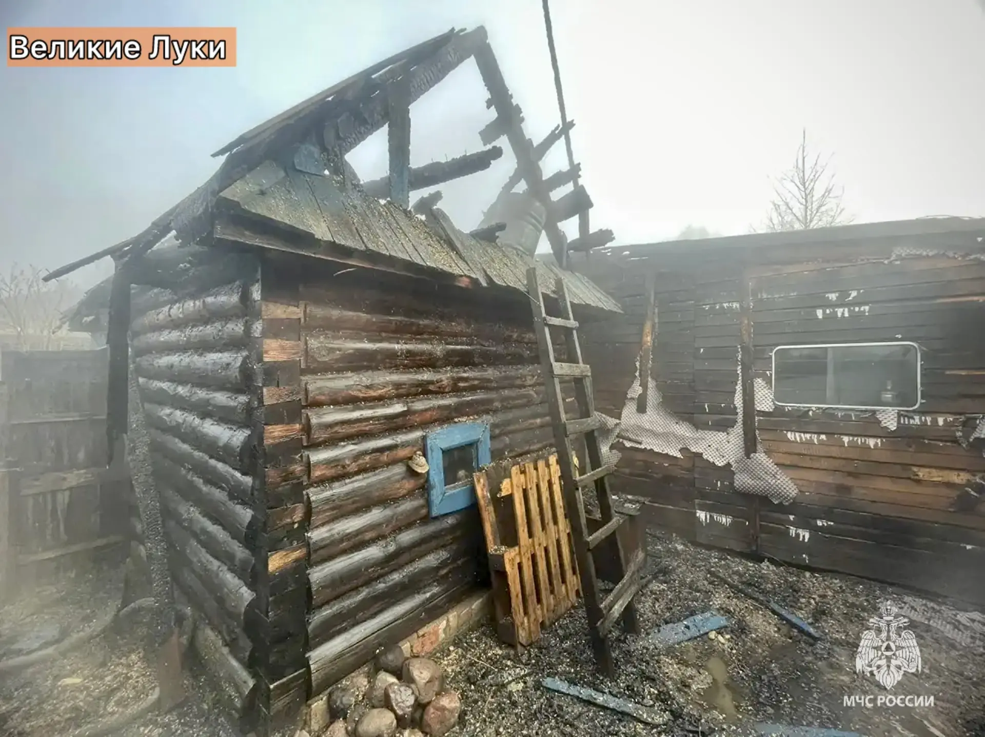 #ОперативноЗаСутки. За минувшие дежурные сутки пожарно-спасательные подразделения Псковской области реагировали на возгорание хозяйственной постройки размером 4х6 метров на улице Молодежной в Великих Луках