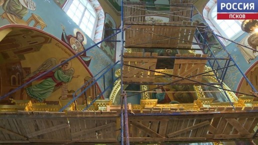Царские врата на этой неделе установят реставраторы иконостаса храма Сорока Севастийских мучеников в Печорах