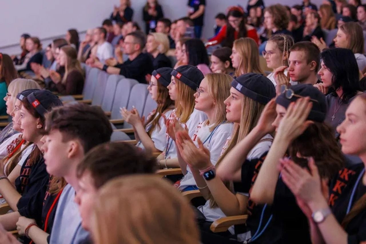 Гала-концерт и церемония награждения победителей Псковского регионального фестиваля «Что, творим?» прошли на площадке Городского культурного центра в Пскове Гала-концерт и церемония награждения победителей Псковского регионального фестиваля «Что, творим?» прошли на площадке Городского культурного центра в Пскове