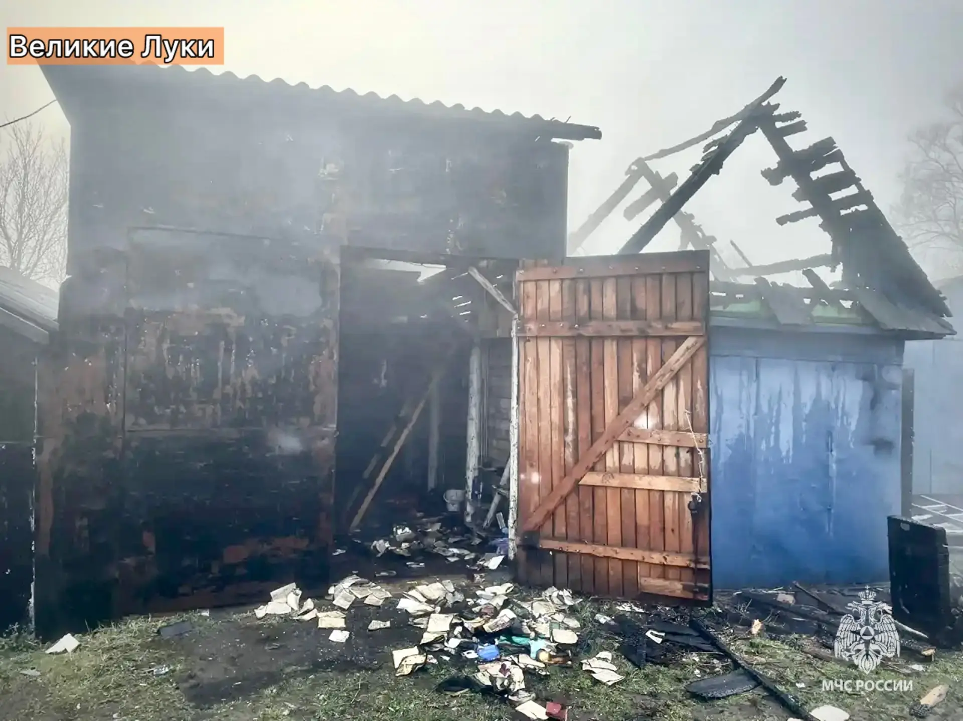 #ОперативноЗаСутки. За минувшие дежурные сутки пожарно-спасательные подразделения Псковской области реагировали на возгорание хозяйственной постройки размером 4х6 метров на улице Молодежной в Великих Луках #ОперативноЗаСутки. За минувшие дежурные сутки пожарно-спасательные подразделения Псковской области реагировали на возгорание хозяйственной постройки размером 4х6 метров на улице Молодежной в Великих Луках