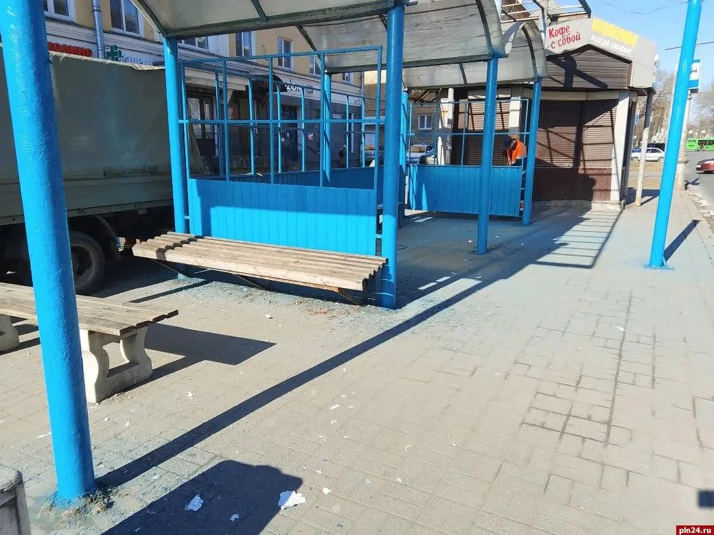 Остановку «улица Гагарина» в Пскове оперативно привели в порядок Остановку «улица Гагарина» в Пскове оперативно привели в порядок