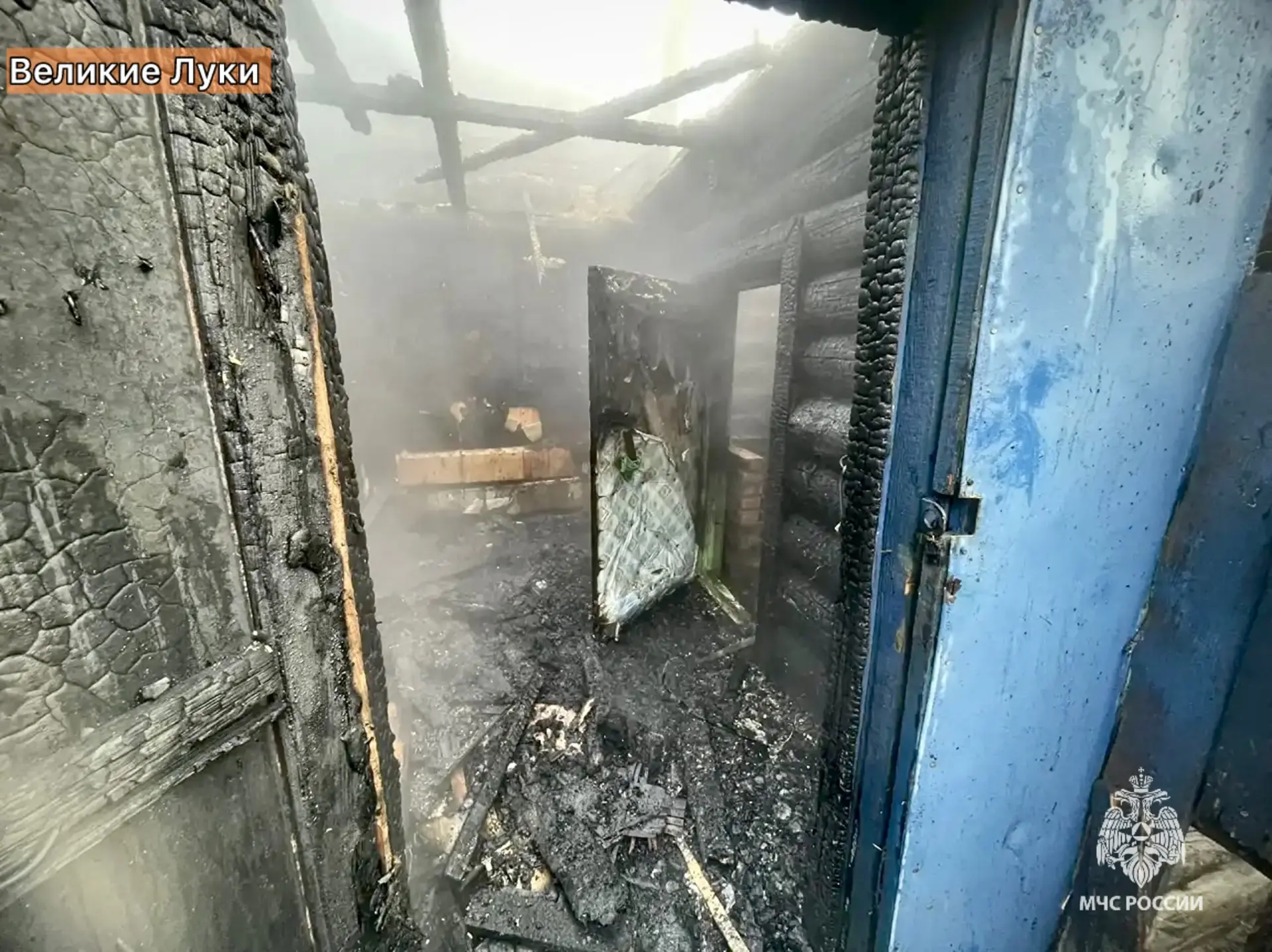 #ОперативноЗаСутки. За минувшие дежурные сутки пожарно-спасательные подразделения Псковской области реагировали на возгорание хозяйственной постройки размером 4х6 метров на улице Молодежной в Великих Луках #ОперативноЗаСутки. За минувшие дежурные сутки пожарно-спасательные подразделения Псковской области реагировали на возгорание хозяйственной постройки размером 4х6 метров на улице Молодежной в Великих Луках