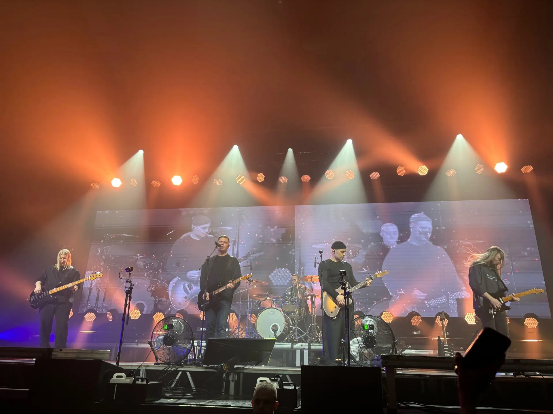 Концерт рок-группы «Комната культуры» в Ледовом дворце Пскова Концерт рок-группы «Комната культуры» в Ледовом дворце Пскова