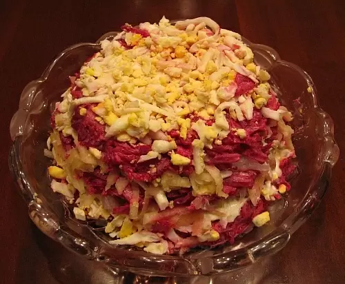 Селедка под шубой с яблоком: легкая версия классики для праздничного стола