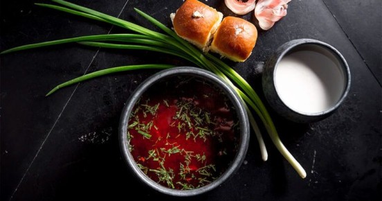 Ресторан Ruski предлагает бесплатный борщ в снежный день