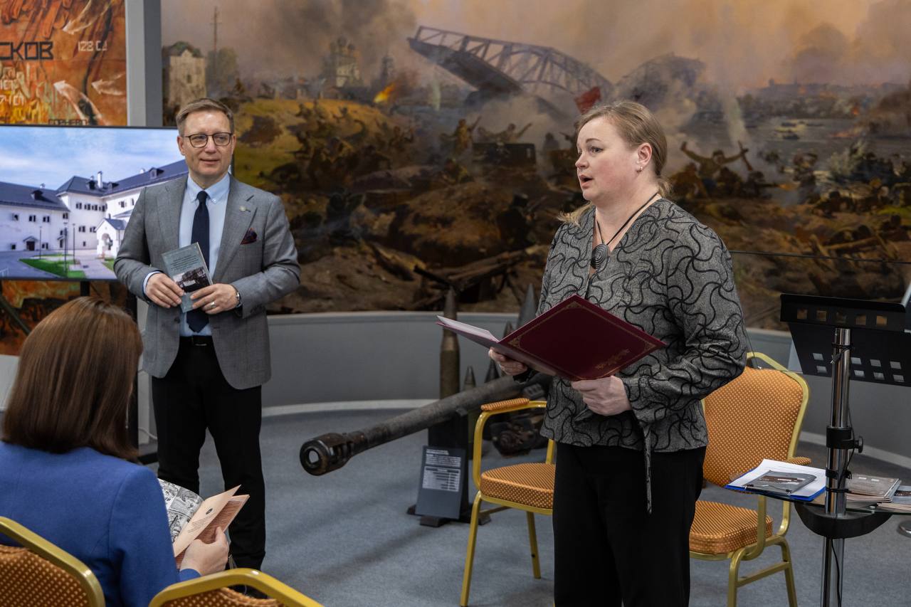 В Пскове представили уникальное издание об истории выборов в России В Пскове представили уникальное издание об истории выборов в России