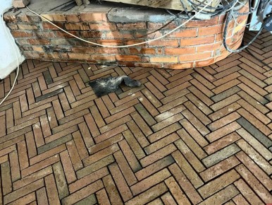 Устройство полов завершилось в церквях ансамбля Псково-Печерского монастыря